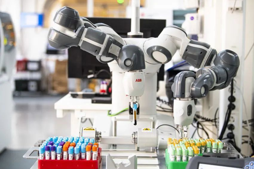 直击引领区丨亚洲首个！ABB机器人赋能中心启用(图4)